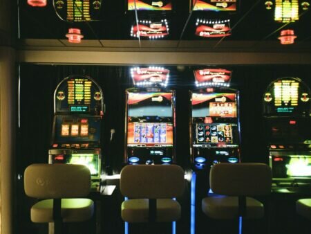 Online Casino Slots vs Live Table Games